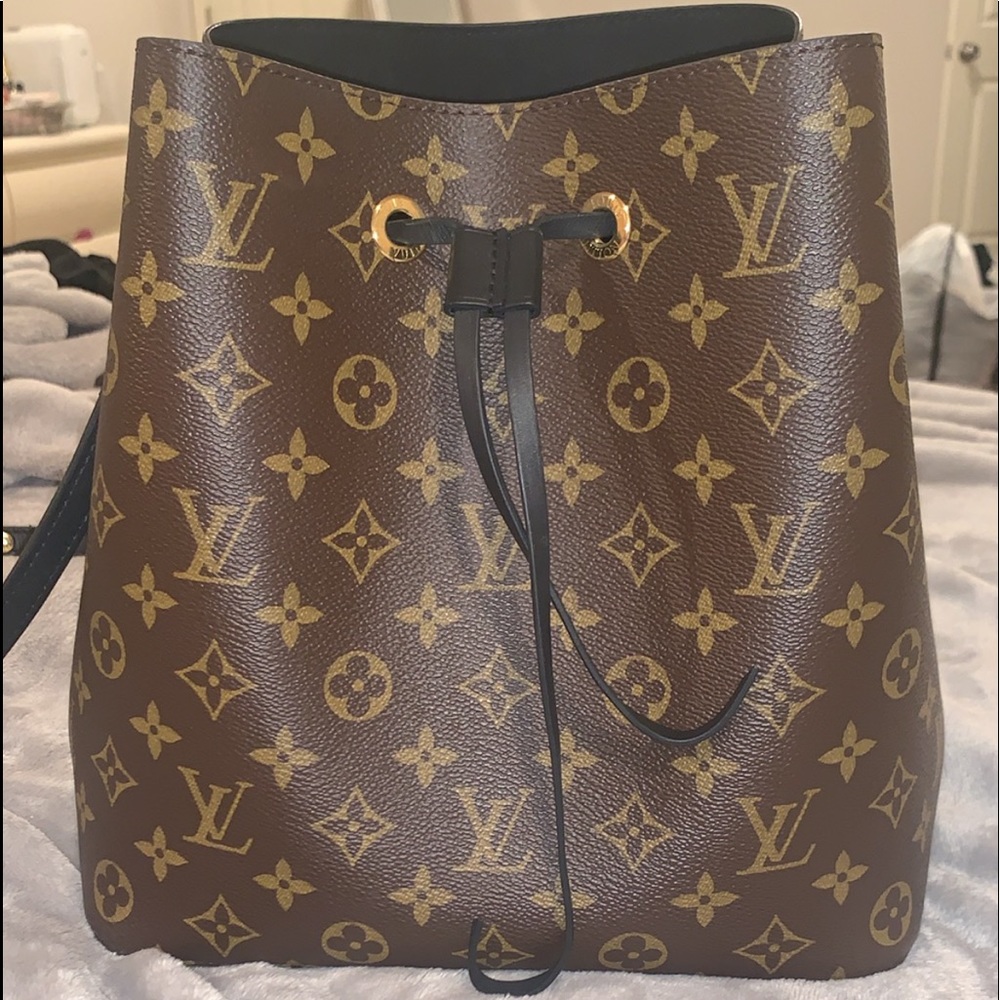 LOUIS VUITTON Monogram Neonoe Black